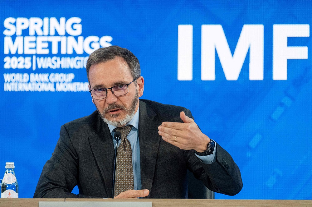 IMF Slashes Global Growth Outlook on Impact of US Tariffs